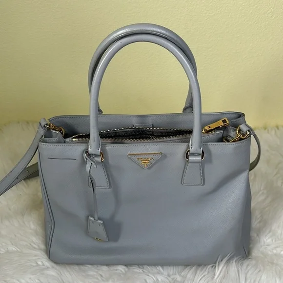 💯Authentic Prada Safiano Leather Handbag🍀